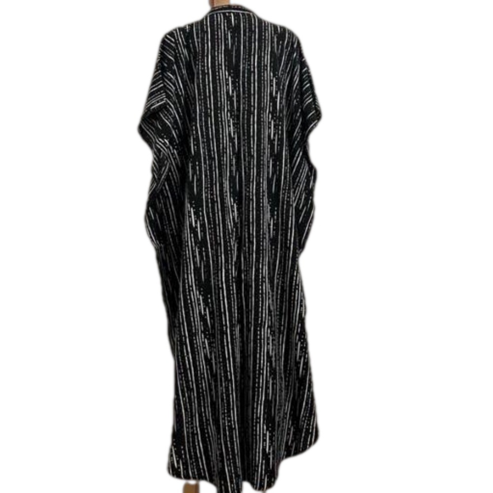 Black and White Button-down Free Flowing Maxi Dress - Picture 2 of 4